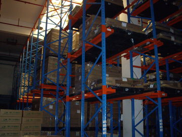 jedna przejście Dojazd w przemysłowych regałach paletowych do przechowywania magazynów 1500KG