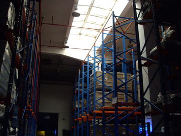 jedna przejście Dojazd w przemysłowych regałach paletowych do przechowywania magazynów 1500KG